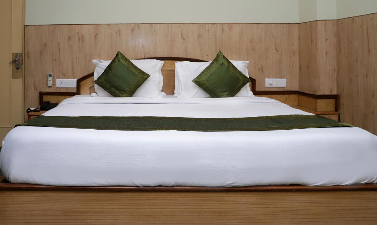 Oyo 22075 Hotel Bali Palace Катра Экстерьер фото