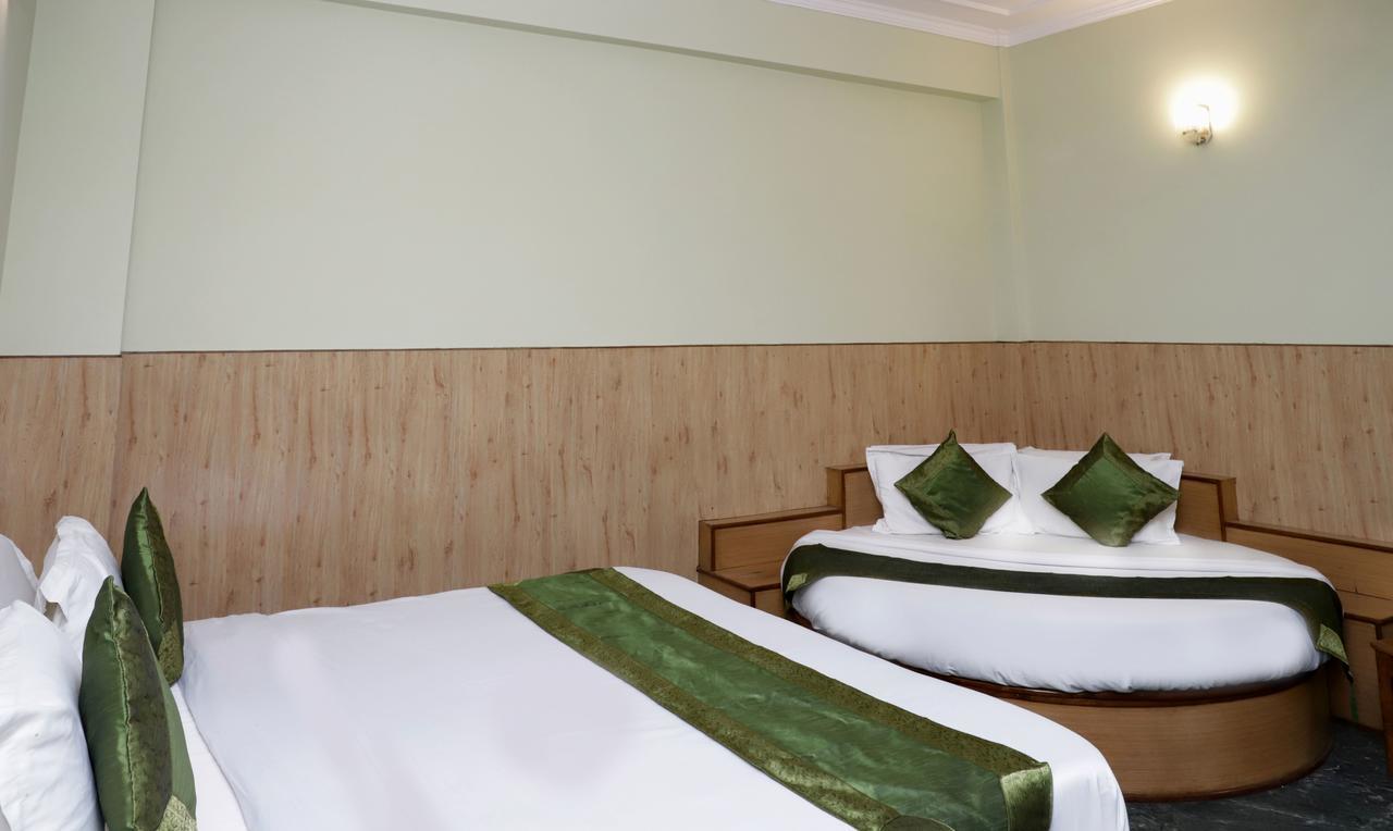 Oyo 22075 Hotel Bali Palace Катра Экстерьер фото